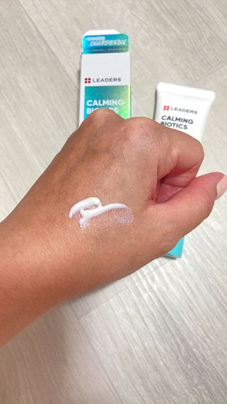 리더스코스메틱 리더스 카밍 바이오틱스 선 에센스 SPF 50+ PA++++ — 5점을 준 리뷰어가 2022년 5월 올린 사용 사진
