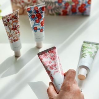 더사가오브수 [사가수] 사계절 원료를 담아내어 진한 보습을 선사하는, 효혜윤 보태니컬 에너지 핸드크림 세트 — 5점을 준 리뷰어가 2023년 3월 올린 사용 사진