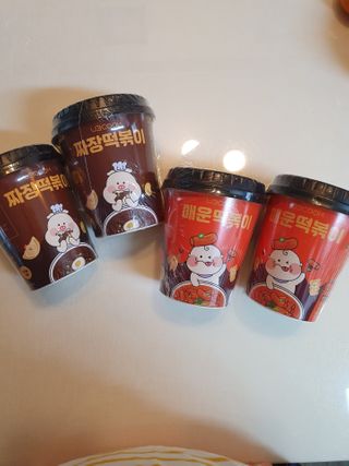 유비쿡 컵떡볶이 매운컵떡볶이2개/ 짜장컵떡볶이 2개  총 4개세트 — 5점을 준 리뷰어가 2021년 2월 올린 사용 사진