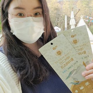 에버그린 순면 끈조절 KF94 마스크 - 화이트 30매 — 5점을 준 리뷰어가 2021년 4월 올린 사용 사진
