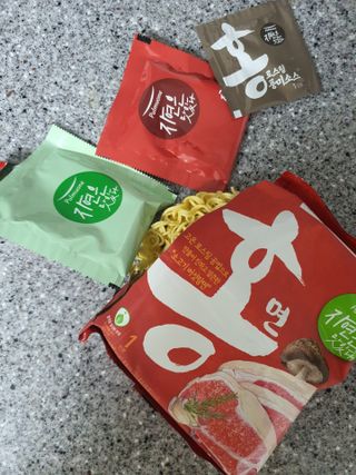[풀무원] 자연은맛있다 정면, 백면, 홍면  세트 — 5점을 준 리뷰어가 2021년 4월 올린 사용 사진