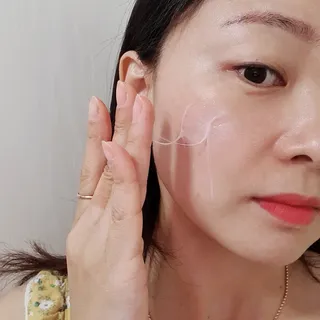 난나 살몬 스파이더 검버섯 미백 톤업 화이트닝 연어 앰플 크림 300ml 대용량 — 5점을 준 리뷰어가 2022년 8월 올린 사용 사진