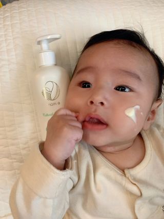 mom e 맘이 내추럴 베이비 케어 샴푸앤바스+로션 — 5점을 준 리뷰어가 2021년 1월 올린 사용 사진