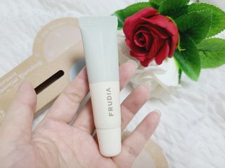 [후르디아] 올리브영 착한보습 비건 립버터 2종 — 5점을 준 리뷰어가 2021년 10월 올린 사용 사진