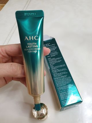 [NEW 탄력유턴 아이크림] AHC 유스 래스팅 리얼 아이크림 포 페이스 — 5점을 준 리뷰어가 2021년 3월 올린 사용 사진