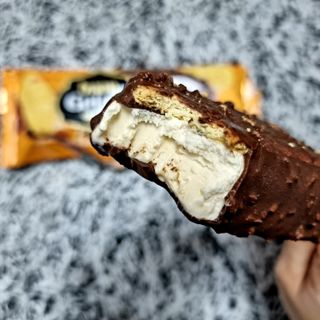 롯데제과 본젤라또 비스킷&바닐라카라멜바, 본젤라또 베리쇼콜라컵 — 5점을 준 리뷰어가 2021년 12월 올린 사용 사진