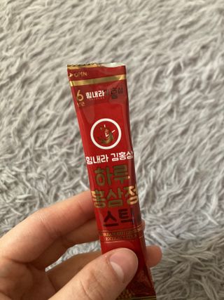 힘내라김홍삼 하루홍삼정스틱 10g x 10포 — 4점을 준 리뷰어가 2021년 5월 올린 사용 사진