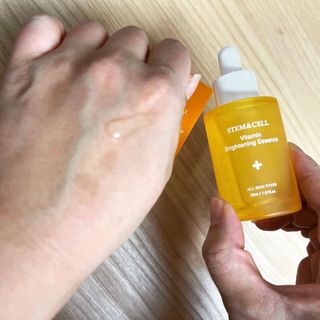 체르엠 스템앤셀 비타민 브라이트닝 에센스 30ml 1개 — 5점을 준 리뷰어가 2022년 3월 올린 사용 사진