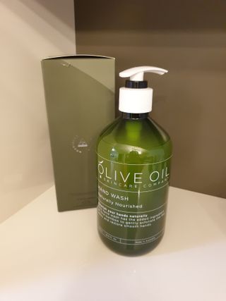 올리브 오일 스킨케어 컴퍼니 [OOSC] 촉촉 깨끗 내추럴리 너리시드 핸드워시 500ml — 5점을 준 리뷰어가 2021년 4월 올린 사용 사진