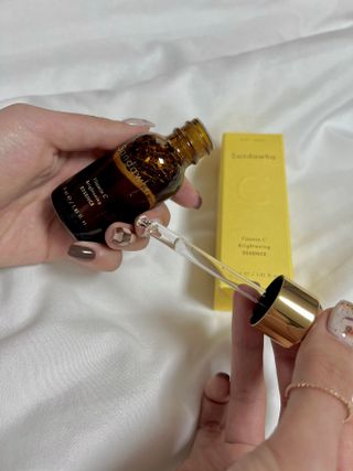 스킨큐어 산다화 비타민c 화이트닝 에센스 30ml — 5점을 준 리뷰어가 2023년 10월 올린 사용 사진