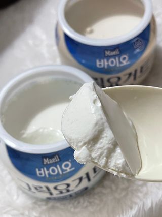 매일바이오 그릭요거트 오리지널 플레인 4개, 로스터리 커피믹스 4개 — 3점을 준 리뷰어가 2021년 12월 올린 사용 사진