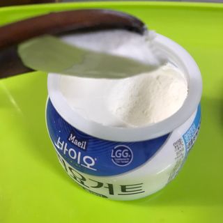 매일바이오 그릭요거트 오리지널 플레인 4개, 로스터리 커피믹스 4개 — 5점을 준 리뷰어가 2021년 12월 올린 사용 사진