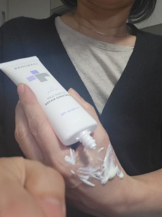바노바기 코스메틱 바노바기 밀크씨슬 리페어 시카 선스크린 플러스 50ml — 5점을 준 리뷰어가 2023년 3월 올린 사용 사진