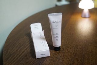 러브모아 향수 고체향수 승무원 고체향수 바르는 향수 니치향수 도손 우드세이지 앤 씨솔트 — 5점을 준 리뷰어가 2022년 10월 올린 사용 사진