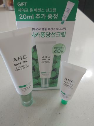 [AHC] 세이프온 에센스 선크림 올리브영 스페셜 증정 기획세트 — 5점을 준 리뷰어가 2022년 6월 올린 사용 사진