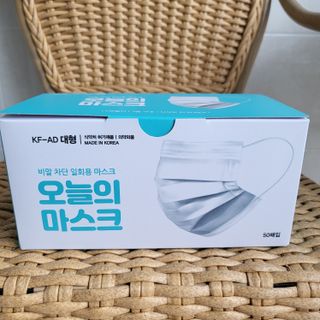 [심폐소생소] 오늘의마스크 KF-AD 비말차단 황사 여름용 마스크 — 5점을 준 리뷰어가 2021년 9월 올린 사용 사진