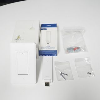 아카라 조명 스위치를 누워서 끄는 방법 (스마트 조명 스위치 2구 + 무선 리모트 스위치 1구 T1, 스마트 허브 E1) — 5점을 준 리뷰어가 2021년 11월 올린 사용 사진