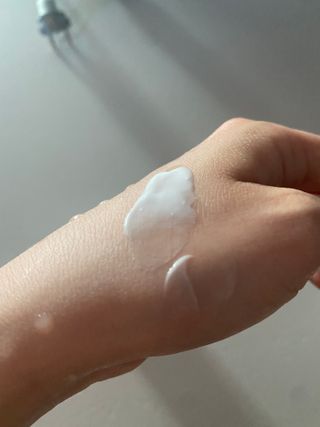 산수시 아쿠아 베네핏 24h 수부지 물광 속건조 수분크림 50ml — 5점을 준 리뷰어가 2021년 7월 올린 사용 사진
