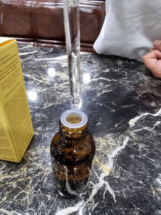스킨큐어 산다화 비타민c 화이트닝 에센스 30ml — 5점을 준 리뷰어가 2023년 10월 올린 사용 사진