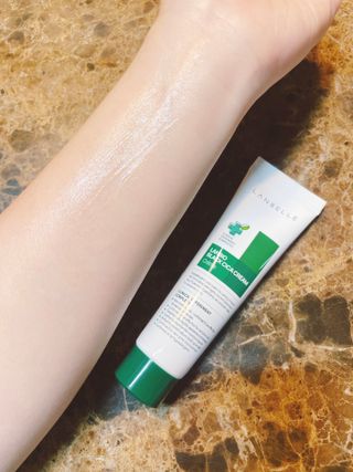 랑벨 랑바이오 블랙 시카 크림 50ml(블랙비 프로폴리스, 시카 4종, 판테놀 10 함유) — 4점을 준 리뷰어가 2022년 6월 올린 사용 사진