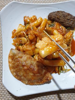 한성기업 무볼레 닭떡볶이+해물떡볶이 2종 세트 — 4.5점을 준 리뷰어가 2021년 9월 올린 사용 사진