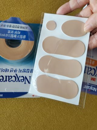 3M 넥스케어 물집방지쿠션테이프 1매 + 물집방지패드 10매 — 5점을 준 리뷰어가 2024년 4월 올린 사용 사진