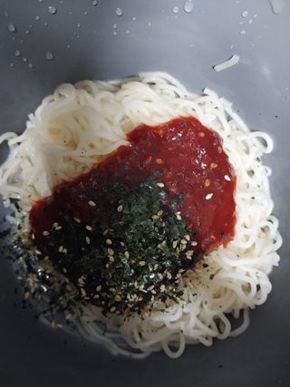 [한면원] 비빔국수 2인분 — 5점을 준 리뷰어가 2022년 8월 올린 사용 사진