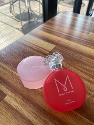 자연스러운 샴푸향이 나는 메블릭퍼퓸 케라 50ml +상큼달달한 라즈베리향이 나는 메블릭퍼퓸 라즈베리 50ml — 5점을 준 리뷰어가 2022년 9월 올린 사용 사진