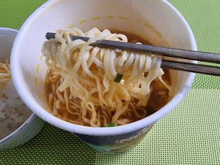 NISSIN 닛신 컵누들  4종 - 씨푸드오리지날, 씨푸드 스파이시, 씨푸드 커리, 씨푸드 XO소스 — 2점을 준 리뷰어가 2021년 11월 올린 사용 사진