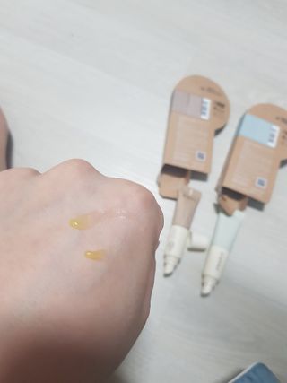 [후르디아] 올리브영 착한보습 비건 립버터 2종 — 5점을 준 리뷰어가 2022년 11월 올린 사용 사진