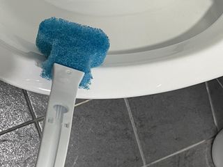 [3M] 스카치브라이트 크린스틱 향기톡톡 변기청소 핸들1 + 리필 16개 (라벤더/레몬 중 택1) — 5점을 준 리뷰어가 2024년 8월 올린 사용 사진