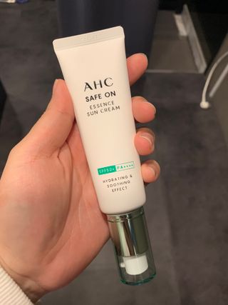 [AHC] 세이프온 에센스 선크림 올리브영 스페셜 증정 기획세트 — 5점을 준 리뷰어가 2022년 6월 올린 사용 사진