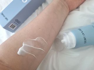 나우 [리브엠]피부 속부터 겹겹이, 촘촘하게! 워터핏8중 수분착붙 크림 — 5점을 준 리뷰어가 2025년 5월 올린 사용 사진