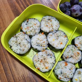 해풀잎 누구나 김밥*1ea [(혼합야채 35g *1ea,  김밥김 (5g, 5ea),  양념간장 (6g, 5ea), 참기름(5g, 2ea)] — 5점을 준 리뷰어가 2022년 8월 올린 사용 사진