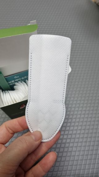 코보콩 에어슈즈 강아지 일회용 신발 소용량 패키지 20매 초경량  미끄럼방지 실내외 겸용 — 4점을 준 리뷰어가 2022년 2월 올린 사용 사진