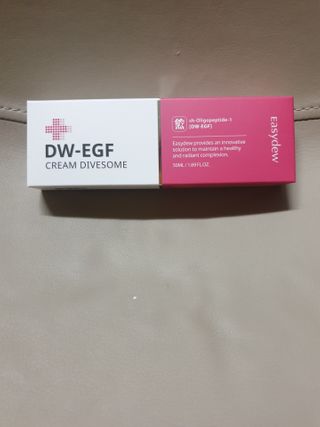 이지듀 DW-EGF 크림 다이브좀_콜라겐이 쏙쏙, 탄력피부로 다이빙 — 4점을 준 리뷰어가 2021년 2월 올린 사용 사진