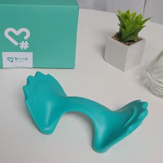 힐니스북 [힐마이넥]   거북목 통증완화를 위한 휴대용 목 안마기 — 5점을 준 리뷰어가 2022년 12월 올린 사용 사진