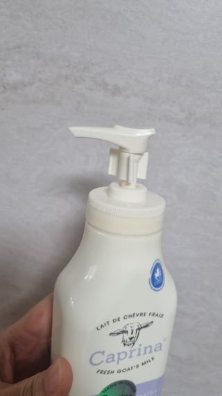 카프리나 산양밀크 모이스춰라이징 바디로션 350ml(라벤더향) — 5점을 준 리뷰어가 2023년 5월 올린 사용 사진