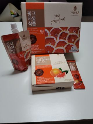 자연에온 핑크 자몽 착즙 100mL 10개입 1BOX +가 득담은 자몽 콜라겐 젤리스틱 1BOX — 5점을 준 리뷰어가 2021년 6월 올린 사용 사진
