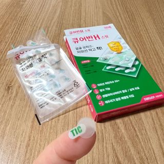 [큐어반H 스팟] 자외선 99프로 차단되는 스틱타입 스팟밴드(1팩 / 66매입) — 5점을 준 리뷰어가 2022년 11월 올린 사용 사진