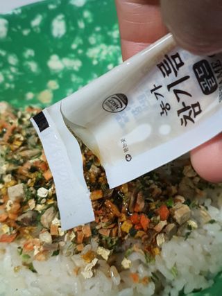 해풀잎 누구나 김밥*1ea [(혼합야채 35g *1ea,  김밥김 (5g, 5ea),  양념간장 (6g, 5ea), 참기름(5g, 2ea)] — 4점을 준 리뷰어가 2022년 7월 올린 사용 사진