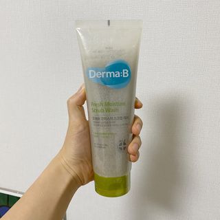 더마비 프레쉬 모이스처 스크럽 바디 워시 — 5점을 준 리뷰어가 2021년 4월 올린 사용 사진