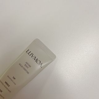 러브모아 향수 고체향수 승무원 고체향수 바르는 향수 니치향수 도손 우드세이지 앤 씨솔트 — 5점을 준 리뷰어가 2022년 12월 올린 사용 사진
