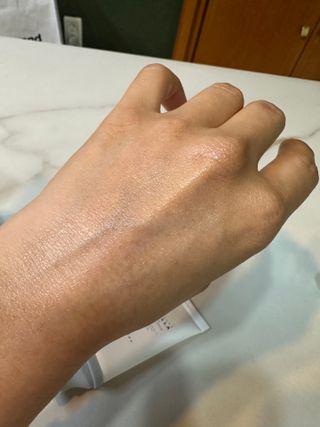 [스킨1004] 마다가스카르 센텔라 히알루-시카 워터핏 선세럼 50ml — 5점을 준 리뷰어가 2024년 5월 올린 사용 사진
