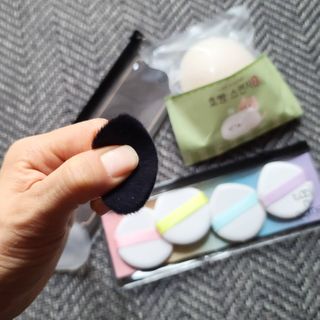 [툴앤썸] 메이크업 브러시로 바르고 호빵 스펀지로 클렌징하는 A-Z 뷰티툴 5종 — 5점을 준 리뷰어가 2021년 2월 올린 사용 사진