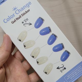 [네일가게] 햇빛에 닿으면 색이 변하는 신기한 햇살 반전 네일스티커_B — 5점을 준 리뷰어가 2021년 9월 올린 사용 사진