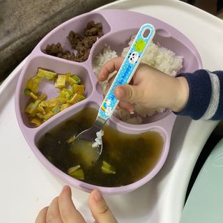 유비맘 캐릭터 실리콘 흡착 식판_색상 랜덤발송 — 4점을 준 리뷰어가 2020년 12월 올린 사용 사진