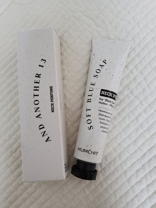 멈칫(MUMCHIT) 넥퍼퓸 NECKPERFUME 2가지 향 — 5점을 준 리뷰어가 2021년 11월 올린 사용 사진