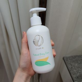 mom e 맘이 내추럴 베이비 케어 샴푸앤바스+로션 — 4.5점을 준 리뷰어가 2021년 1월 올린 사용 사진
