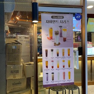 [레인드랍 커피 본점] 음료 2잔 + 디저트와플 or 샌드위치 — 4.5점을 준 리뷰어가 2021년 9월 올린 사용 사진
